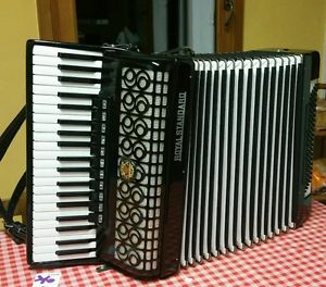 Akkordeon royal standard 120 bass