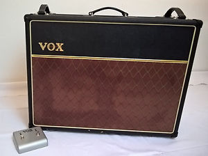Vox AC 30 custom classic mit Schutzhülle, Fußschalter und Originalverpackung