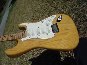 1989 Fender Stratocaster Plus Natural Blonde  8.8 lbs. Near MINT