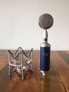 Blue Bottle Rocket Stage One Microphone + B8 & B6 Caps