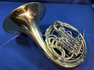 Holton H-376 Double French Horn w/Case, Mouthpiece