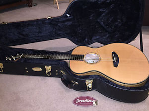Breedlove Oregon Concert LTD Myrtlewood Acoustic Guitar w/ case