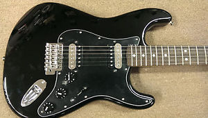 Fender Standard Stratocaster HH, Black, Alder Body, Maple/Rosewood Neck, Chrome