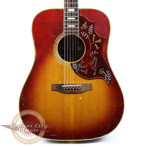 VINTAGE EARLY TO MID 1970'S GIBSON HUMMINGBIRD DREADNOUGHT ACOUSTIC GUITAR