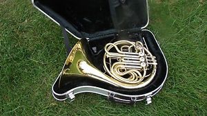 VERY NICE YAMAHA  DOUBLE FRENCH  YHR561 COMPRESSION  VERY GOOD PLAYS VERY WELL