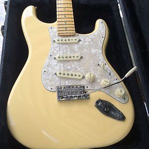 FENDER DELUXE ROADHOUSE STRATOCASTER