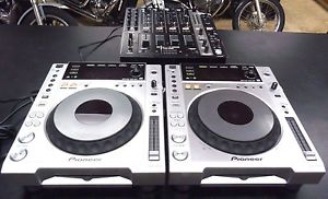 Pair Of Pioneer CDJ-850 Turntables+Denon DN-X1100 Mixer+Case For All 3