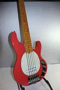 MUSIC MAN USA STINGRAY CLASSIC 5 STRING SUPER RARE COLOR NEAR MINT. + EXT.