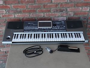 Korg PA900 61Key Keyboard Synthesizer Professional Arranger w/Korg DS1H Pedal