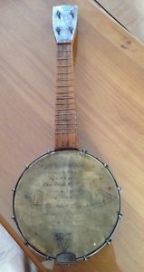 Mandolina Ukelele/Ukulele Antiguo