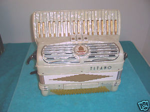TITANO 120 bass Accordion 2/4 Reeds Tube Chamber Accordian Gold & White VGC
