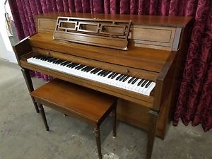 Kawai 501I console uprght piano walnut  Los Angeles A3508