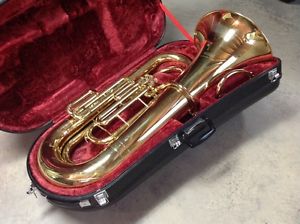 Yamaha YBB201 BBb Tuba W/Case.  (WOW)