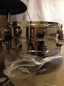 yamaha dave weckle signature aluminum snare drum 5 1/2 x14  NO LONGER MADE!!!