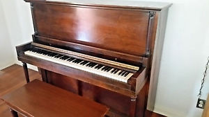 Story & Clark Chicago 1928/1929 Vintage Upright Piano Gorgeous Walnut Wood