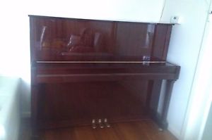Piano KAWAI with the stool