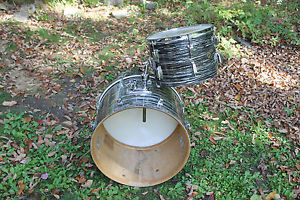 1961-63 Ludwig Black Oyster Pearl 13" tom & 20" bass drum.