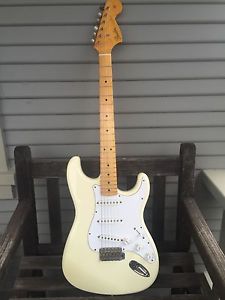 Fender stratocaster MIJ E-Series 66/67 re-issuie olywhite