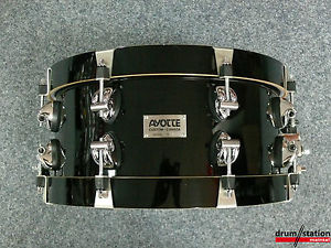 Ayotte Custom Woodhoop Snaredrum in "Piano Black High Gloss"  -  13x6"