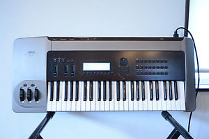 YAMAHA VL1 Virtual Acoustic Synthesizer physical modeling keyboard