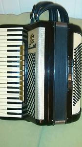 Accordion scandalli 120 bass polifonic