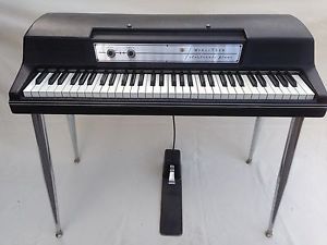 C.1970 Wurlitzer 200 Vintage Electric Piano 200 w/ Legs & Pedal, Clean
