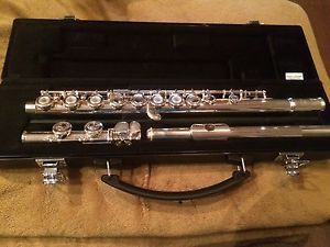 Yamaha YFL-281 Standard Silver Flute
