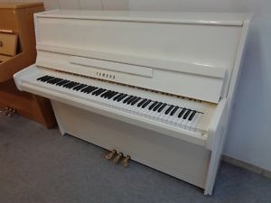 Klavier Yamaha - weiss hochglanz - Model P116N - mit Moderator
