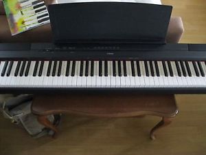 Yamaha e piano , neuwertig, mit Zubehör! Lernbuch, Beschreibung, Pedal, Netzteil