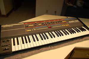 Vintage Roland JUNO-106 Analog Programmable Polyphonic Synthesizer