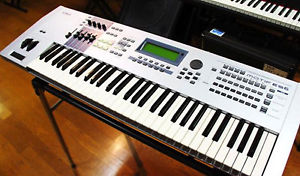 Used Yamaha MOTIF ES6 61-Key Synthesizer with hard case EMS tracking ship
