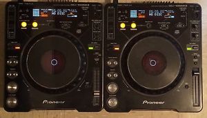 PIONEER CDJ-1000MK2 TURNTABLES ( PAIR ) COMPACT DISC PLAYER
