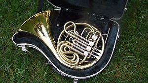 VERY NICE YAMAHA  DOUBLE FRENCH  YHR561 COMPRESSION  VERY GOOD PLAYS VERY WELL