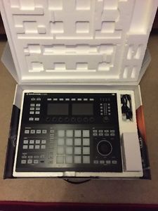 Native Instruments Maschine Studio MPC -Black + NI Maschine 2.0 Software