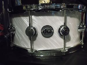 DW Collectors Series 7x14" Maple 10/6 Twisted White Silk snare drum