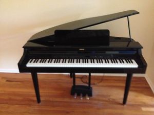 Used 88-Key Yamaha Clavinova Digital Piano CLP-555