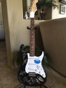 NASCAR Autographed Fender Stratocaster Top 25 NASCAR Drivers Coke 600 2007 1of 2