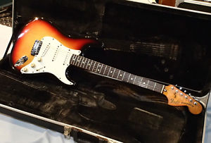 USED Fender Stratocaster 1980 w/ Hardshell Case