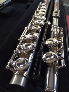 YAMAHA 43 SOLID SILVER CLOSED HOLE FLUTE - EXCELLENT CONDITION