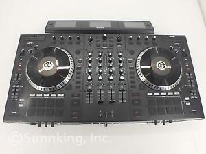 NUMARK NS7 III - Four-Deck Serato DJ Controller w. Multi-Screen Display & Case