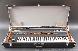 Roland Juno-6 juno6 ** Come with Original Case**  #2040**