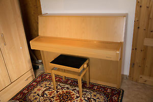 Klavier Rönisch - neuwertig, mit Klavierhocker