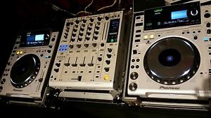 pioneer cdj-2000 -djm900nexus limited edition white setup