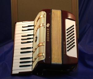 VINTAGE HOHNER STARLET 40 PIANO ACCORDION MADE IN GERMANY