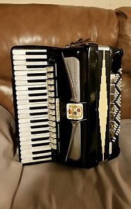 Accordion nobil  4/5.hand.made reeds gud.condition