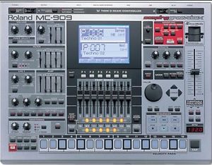 ROLAND Japan MC909 MC-909 MUSIC SAMPLER Groovebox Musical Music Instrument