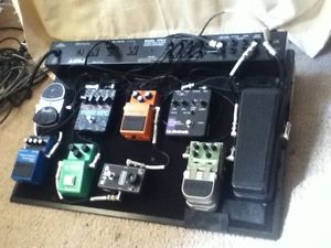 Furman Pedal Board w/carrying case and 9 pedals