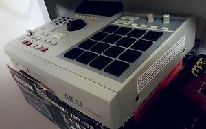 Akai mpc 2000xl 8 outs max ram