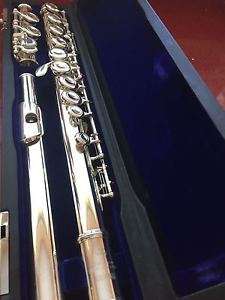 Yamaha YFL-411 SOLID SILVER CLOSED-HOLE FLUTE (SERVICED - SUPERB CONDITION)