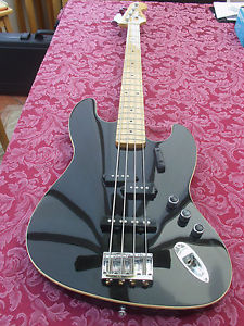 Fender Aerodyne Jazz Bass - Maple Neck